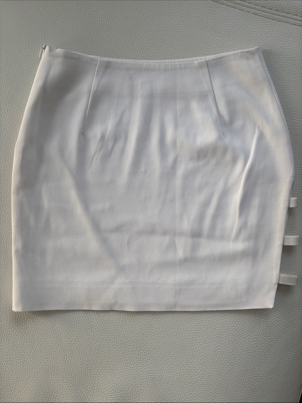 90’s Luxurious Women White Mini Skirt with side cut - Tailored made in Italy